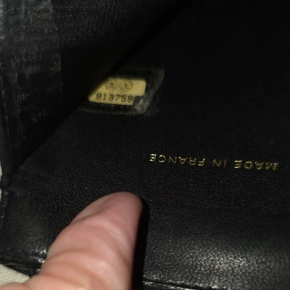CHANEL Black Pebbled Leather Wallet - Picture 5 of 16